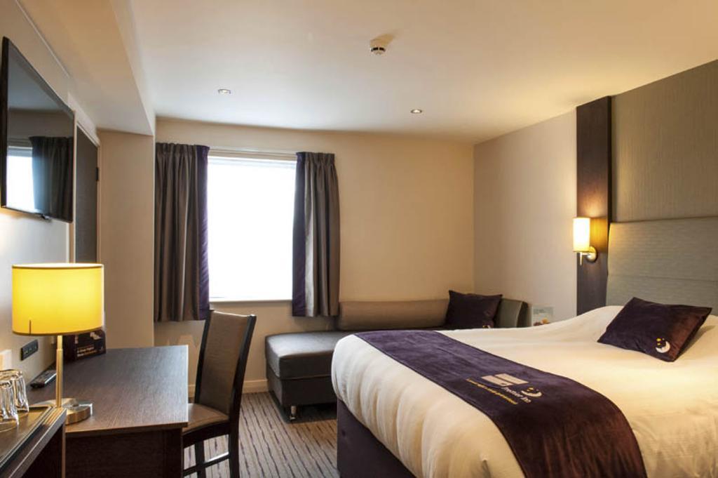 Premier Inn Manchester - Wilmslow Exterior foto