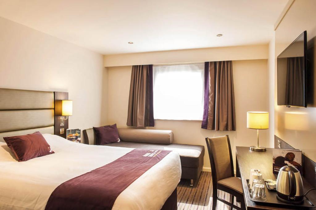 Premier Inn Manchester - Wilmslow Exterior foto