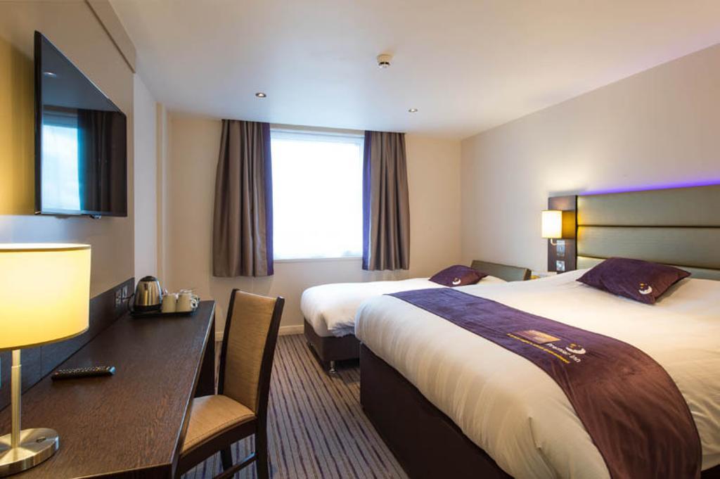 Premier Inn Manchester - Wilmslow Exterior foto