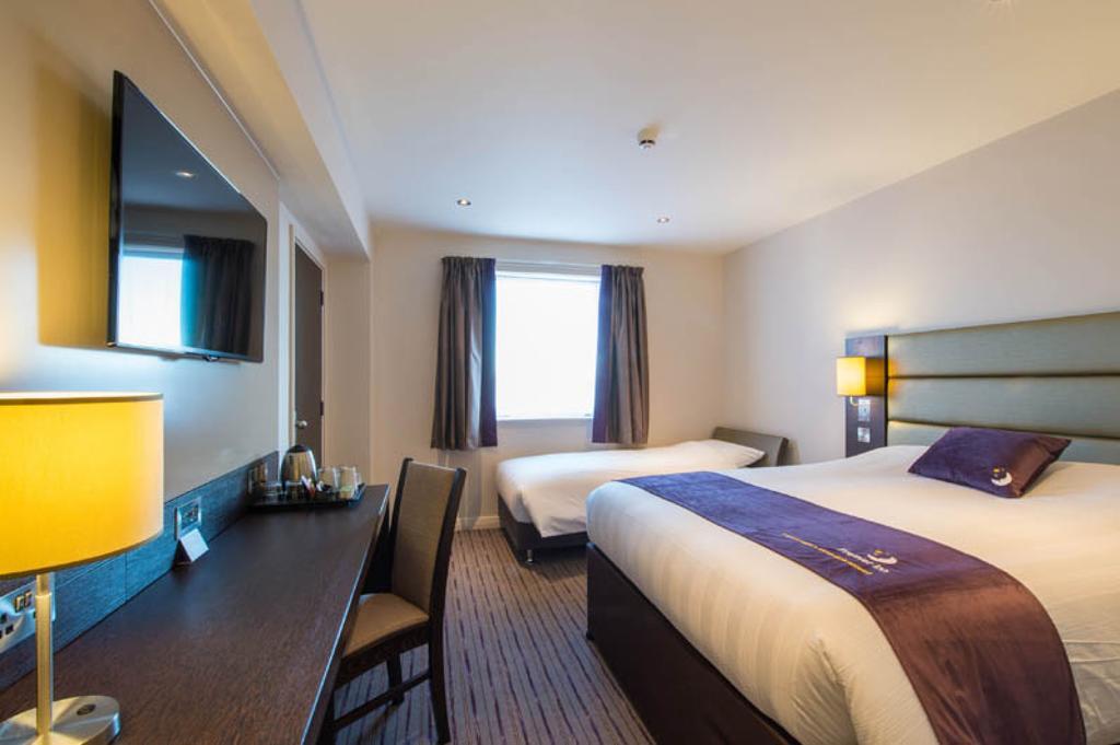 Premier Inn Manchester - Wilmslow Exterior foto