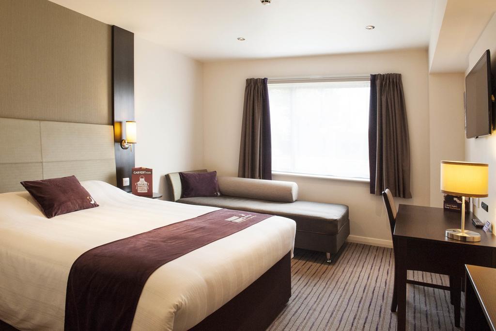 Premier Inn Manchester - Wilmslow Exterior foto