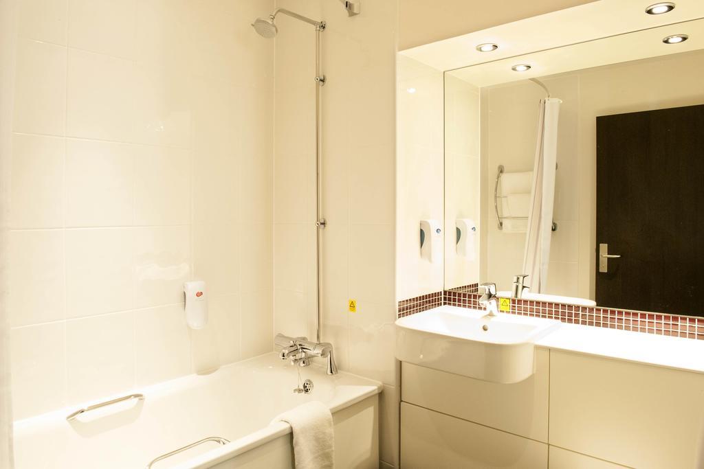 Premier Inn Manchester - Wilmslow Exterior foto