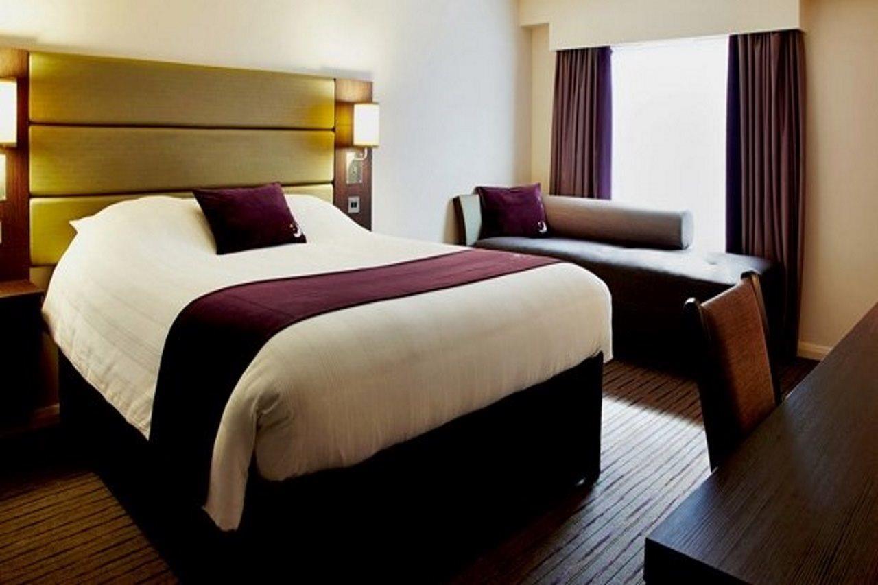 Premier Inn Manchester - Wilmslow Exterior foto