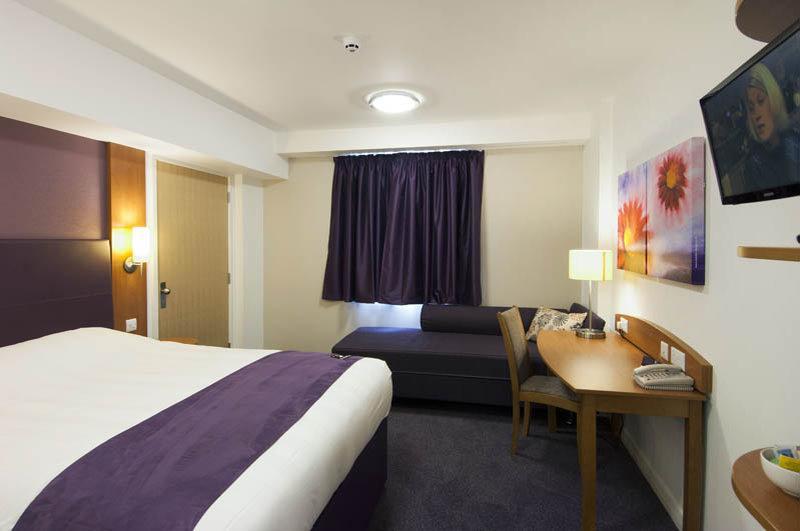 Premier Inn Manchester - Wilmslow Exterior foto