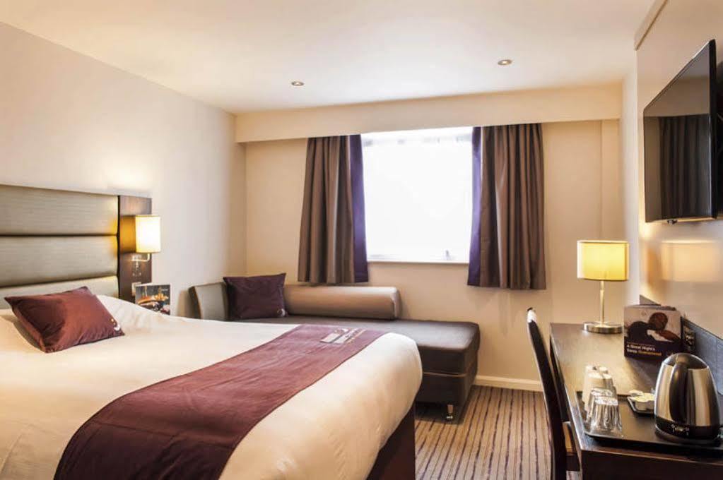 Premier Inn Manchester - Wilmslow Exterior foto